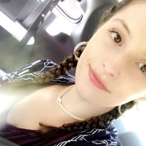 Meet your Posher, Makayla